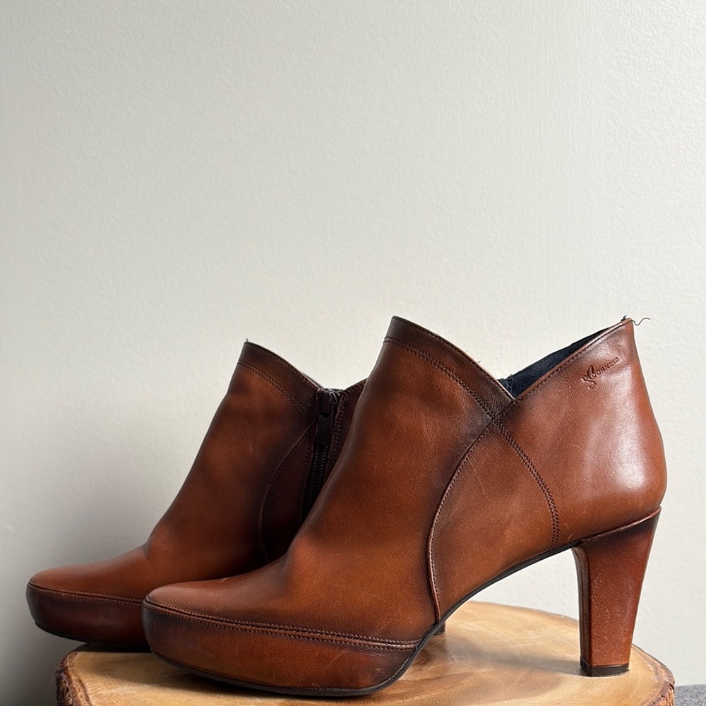 dorking by Fluchos  Elegant Tan Leather Heeled Boots